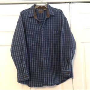 St. John’s Bay men’s blue heavy flannel long sleeve button down shirt. Size XL.